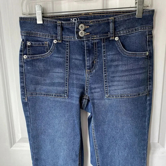 Y2K No Boundaries Jeans Low Rise Medium Wash Blue Women’s 5 Flare Leg Pockets - Picture 4 of 8